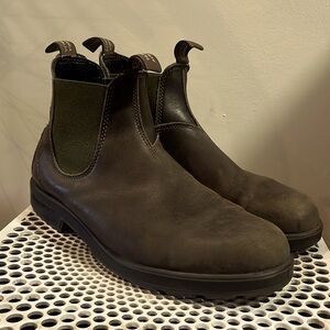 Mens brown and green Blundstones, barely worn